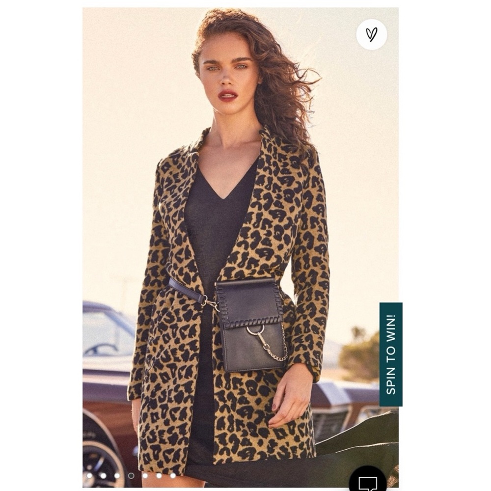 Lulu’s tan leopard print coat. Fitted, woven fabric, open front silhouette.